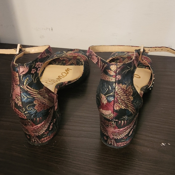 Sam Edelman Brocade Susie Floral Bird Print Strap Heel Black, Pink, and Blue 8.5 - Picture 4 of 7